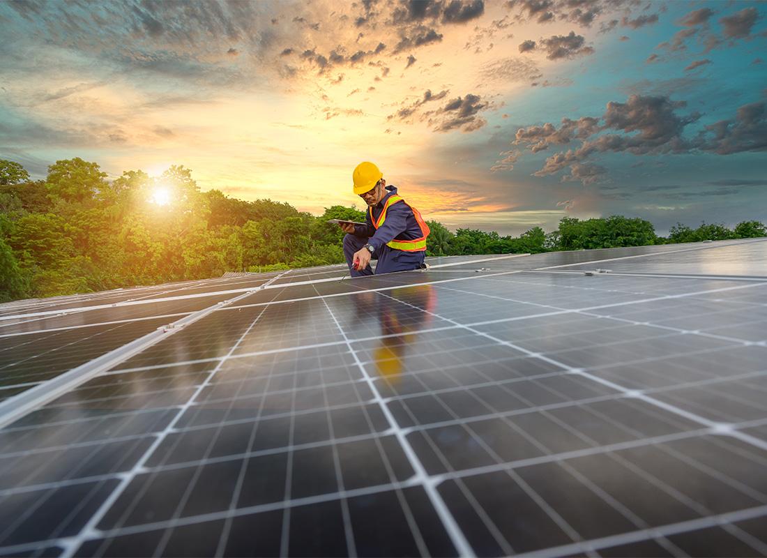 operaio fotovoltaico