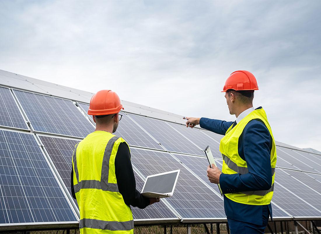 operaio fotovoltaico