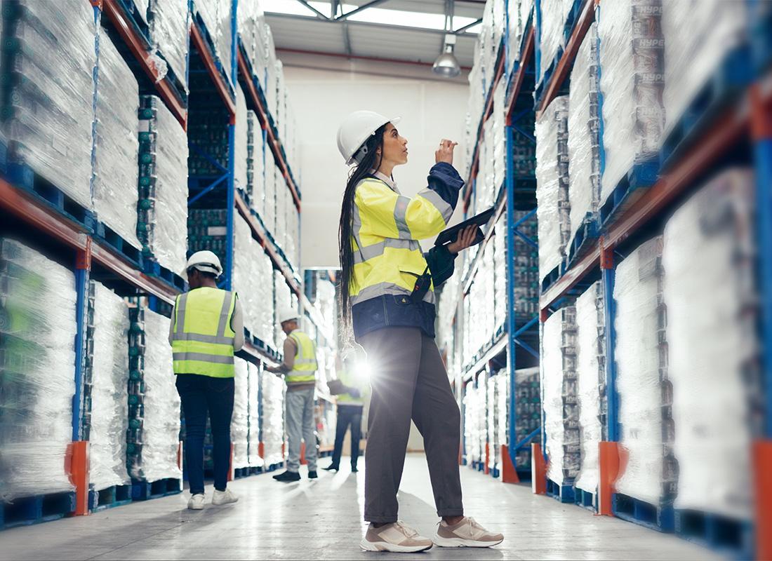 operaia in magazzino