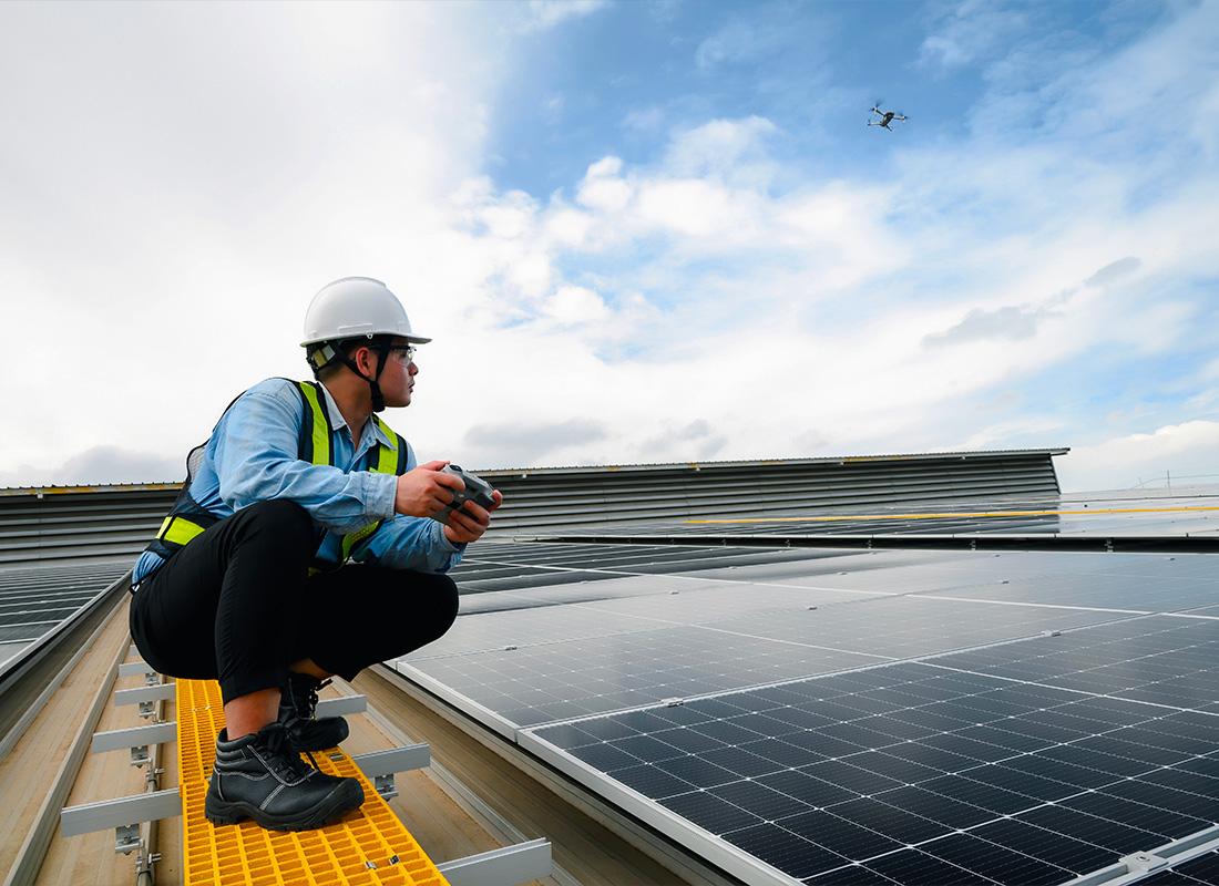 operaio fotovoltaico